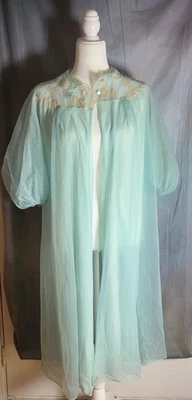 Abrigo de Colección Artemisa Peignoir Bata Espuma de Mar Verde Botones en Capas Talla MEDIANA DEFECTUOSA Foto 1 de 4