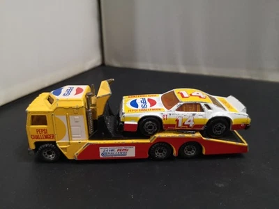 M758-MATCHBOX TEAM CONVOY TRANSPORTADOR Y COCHE--PEPSI Foto 1 de 3
