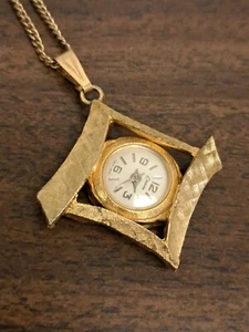 Endura Ladies Vtg Swiss Mechanical Windup Necklace Pendant Watch Works Gold Tone - Picture 1 of 7