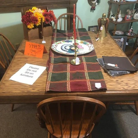 Large expandable oak table 55" x 48" Cover