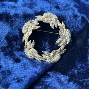 Broche Corona Marvella Vintage Joyería Patrimonial Tono Oro y Diamante Corte Estrás - Imagen 1 de 6