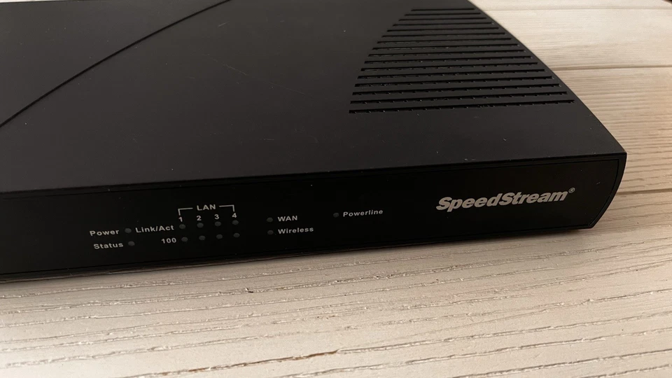 SpeedStream - SS2524 - Cable Router - Image 1 of 4