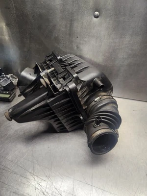 Dodge Grand Caravan 2008-2010 conjunto de caja de filtro de filtro de aire OEM 04809877AC Foto 1 de 4