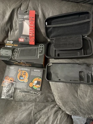 任天堂 Switch & Oled 保护壳 Orzly Essentials 配件套装 — 第 1/4 张图片
