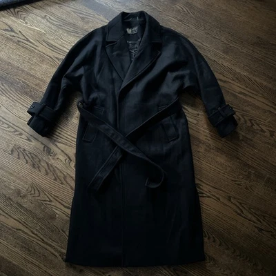 Abrigo envolvente largo negro italiano ZARA Manteco Premium con cinturón para mujer talla pequeña Foto 1 de 4