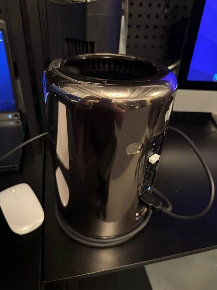 Apple Mac Pro Intel Xeon 12-Core 64 GB RAM Apple Desktops & All-In