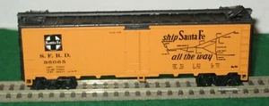 Athearn HO Scale Santa Fe "Super Chief" 40' Reefer Box Car - Item #CCHO621 - Picture 1 of 5
