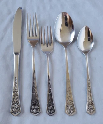 Queen's Tapestry - Knife, Spoons Or Forks- by Oxford Hall, Your Choice! - Image 1 of 3