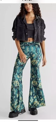 NUEVO CON ETIQUETAS Free people talla S/P Hold me close acampanado campana pantalones entrepierna 30” Foto 1 de 4