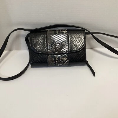 Bolso Bandolera Simply Vera Wang Dos Tonos Patrón Serpiente Repujado Guijarro Foto 1 de 4