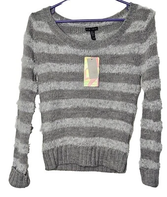 Suéter Colmillo Kohls Talla M Rayas Gris "Shaggy" Ganchillo  Foto 1 de 4