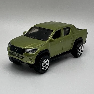 Toyota Hilux 2018 verde claro escala 1:64 diecast diorama picape #40 - Imagem 1 de 4