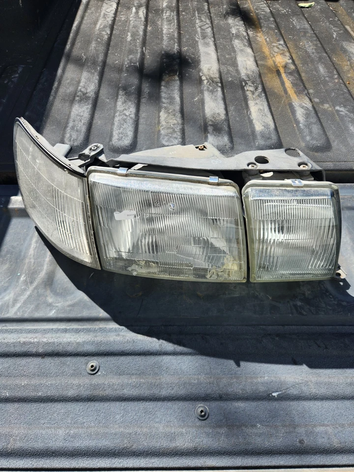 A5 90-94 LEXUS LS400 PASSENGER RIGHT FULL HEADLIGHT LAMP ASSEMBLY OEM 228-74984  - Image 1 of 4