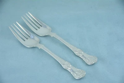 2 tenedores de pastelería Tiffany English King de plata de ley de 6" sin monograma Foto 1 de 4