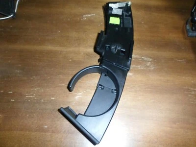 BMW Z4 2004 - Portavasos lado derecho pasajero salida lenta y falta 1 pestaña Foto 1 de 4