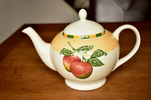 CHURCHILL SOMERSET FRUITS PEAR / APPLE 2 PINT TEAPOT EXCELLENT - Picture 1 of 7