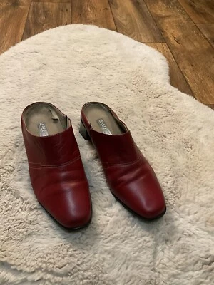 Munro Red Leather Mule Heels Size 9 Women's Slip On Comfort Shoes Rubber Sole - Image 1 of 4