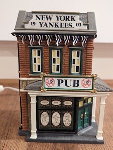 Department 56 Christmas In The City Series "New York Yankees Pub"