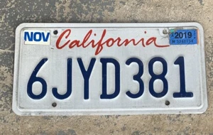 California License Plate  Lipstick Design 6JYD381  ￼ 2019 - Picture 1 of 1