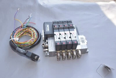 NORGREN PNEUMATICS V2005164L con (4) V206A11A-B313R y cable #207737-L3 Foto 1 de 4