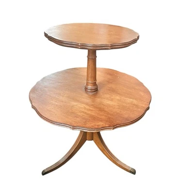 Mesa vintage de dos niveles con corteza de pastel  Foto 1 de 4