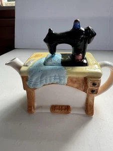 Skurrile Vintage Mercuries Teekanne - kleine Keramik Nähmaschine Sammlerstück - Bild 1 von 8