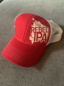 Sombrero de malla ajustable rojo Samuel Adams Rebel IPA "Brewed For The Revolution" para hombre - Imagen 1 de 8