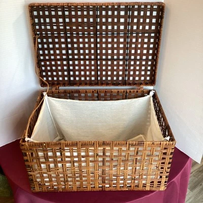 Hermoso baúl marrón --Vintage--Bambú/Ratán/Mimbre Foto 1 de 4