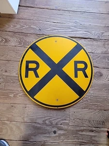 RR Insegna Attraversamento Autentica Ferrovia X, Alluminio 30" Tonda, Treni Binari Vintage - Foto 1 di 14