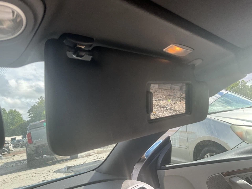 乘客右遮阳板照明适用于 07-16 EOS 2011590 — 第 1/1 张图片