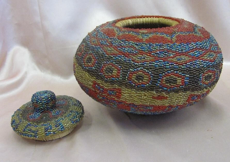 ANTIGUA OTOMANA MUSULMANA ISLÁMICA JOYERÍA BARATIJA CAJA DE CUENTAS CUENTAS DE VIDRIO RARA Foto 1 de 4