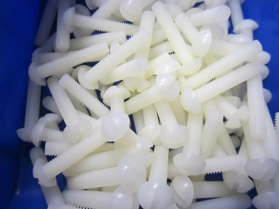 Lot of 100 10-32 Thread Nylon Round Head Machine Screws 1" Long NEW - Image 1 of 1