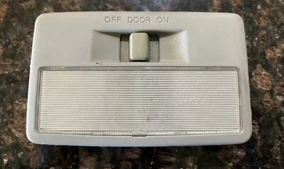 Mazda RX8 (2004/2008) Domo trasero techo luz lámpara consola. Foto 1 de 2