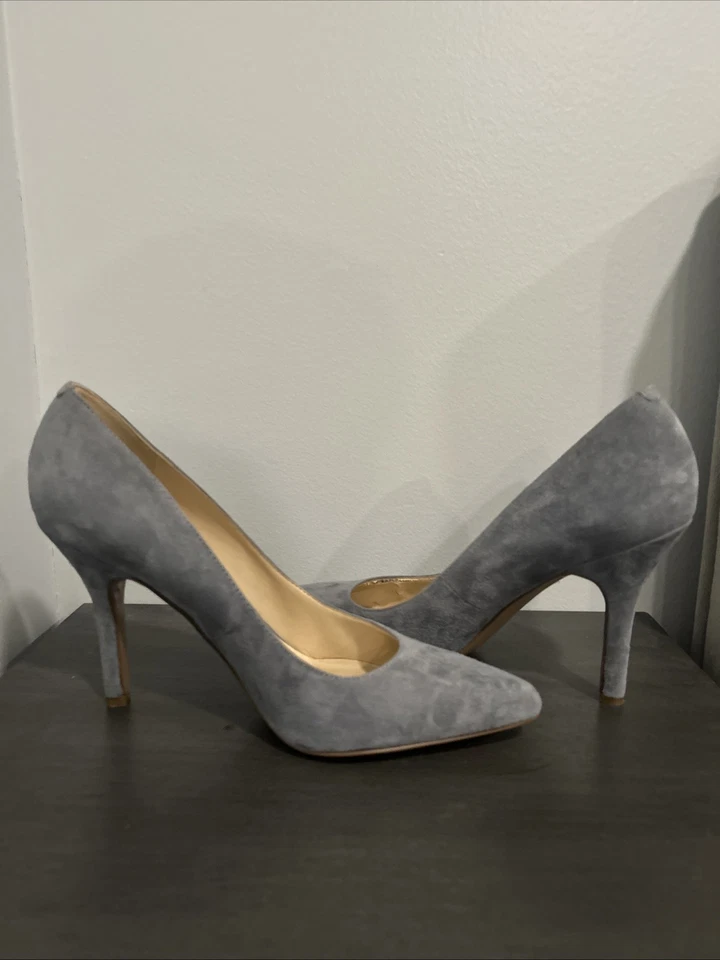 Zapatos de salón Nine West para mujer Tatiana punta puntiaguda de gamuza gris azulado Foto 1 de 4