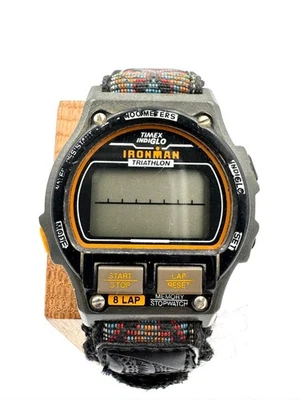 Este es un reloj digital TIMEX IRONMAN TRIATHLON para hombre. Foto 1 de 4