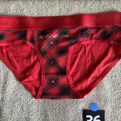 Bragas hipster rosa de Victoria’s Secret Xs rojas a cuadros con logotipo navideño Foto 1 de 4