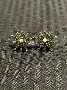 Vintage Adele Simpson blue glass and faux pearl starburst clip on earrings - Picture 1 of 5