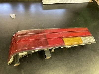 Luz trasera izquierda Ford Tempo: 1986, 1987 Foto 1 de 4