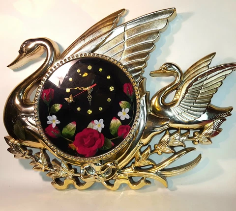 VTG Kitschy Large Wall Clock Gold Regency Swans w/Roses, Butterfly 17"x 23" READ Cover