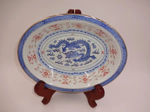 Tazón ovalado de porcelana vintage Jingdezhen ojo de grano de arroz dragón blanco azul rojo 10" - Imagen 1 de 7