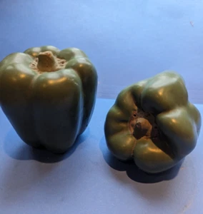 PATRICIA GARRETT Green Pepper Salt and Pepper Shakers California Pottery - Picture 1 of 4