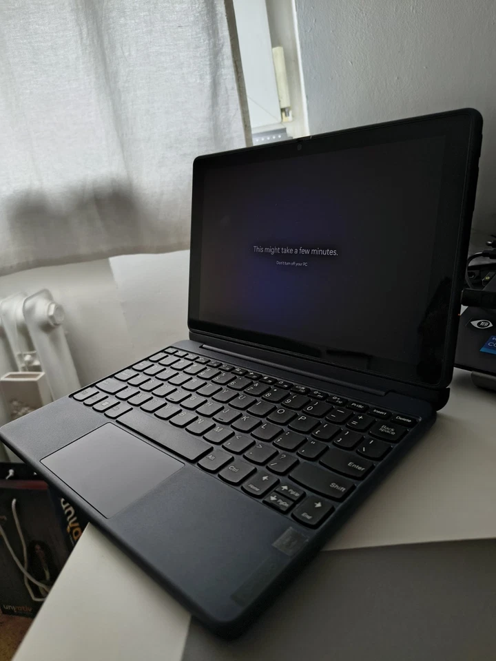 Lenovo 10w 82ST Tablet with detachable keyboard Snapdragon 7c Gen 2. NEW - Bild 1 von 4