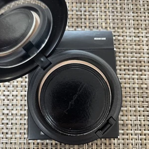 MAC PRO LONGWEAR POWDER/PRESSED MEDIUM DARK NEW - Picture 1 of 4