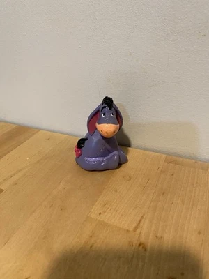 Figura de colección 2000 Disney Eeyore Winnie the Pooh and Friends adorno de pastel Foto 1 de 4