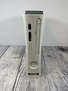 Consola Xbox 360 solo blanca COMO ESTÁ SOLO PARA REPUESTOS DE REPARACIÓN - Imagen 1 de 7