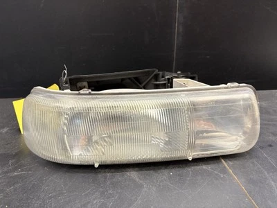00-06 MONTAJE FARO DERECHO CHEVY TAHOE 00 01 02 03 04 05 06 Foto 1 de 4