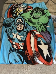 Marvel Avengers Blue Circle Fleece Plush Reversible Throw - Picture 1 of 2