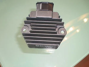 VFR 750 RC36 SH701-12 JAPAN REGLER LICHTMASCHINENREGLER REGULATOR CBR1100 XX NEW - Picture 1 of 5