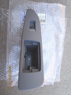 03-07 TOYOTA LAND CRUISER INTERRUPTOR VENTANA LATERAL IZQUIERDA TRASERO BISEL MOLDURA GRIS OEM NUEVO Foto 1 de 3