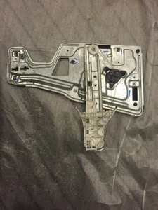 OEM 05-09 CHEVROLET EQUINOX RIGHT PASSENGER SIDE REAR DOOR REGULATOR & MOTOR  - Picture 1 of 10